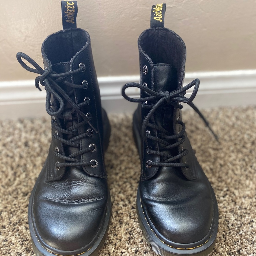 Black Doc Martens (Luana)